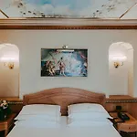 河流皇宫酒店 酒店 4*