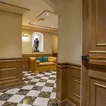 River Palace Hotel