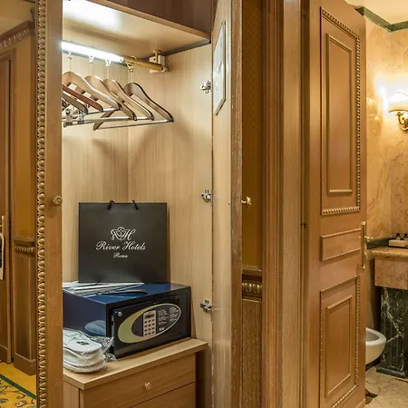 Отель River Palace 4*