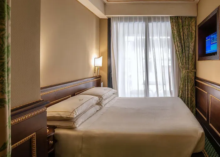 River Palace Hotell 4*