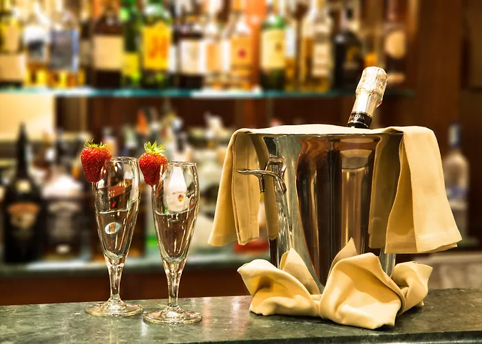 River Palace Hotell 4*